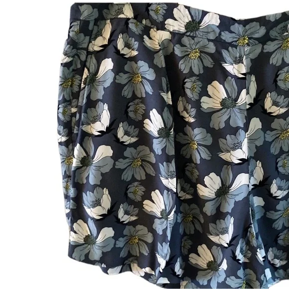 LOFT Outlet Pleated Soft Shorts in Blue Florals Size 0 — SO PRETTY!!! - Picture 6 of 11